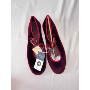 Universal Thread Burgundy Velvet Mary Jane Flats Red Trim Buckle Size 11 NEW